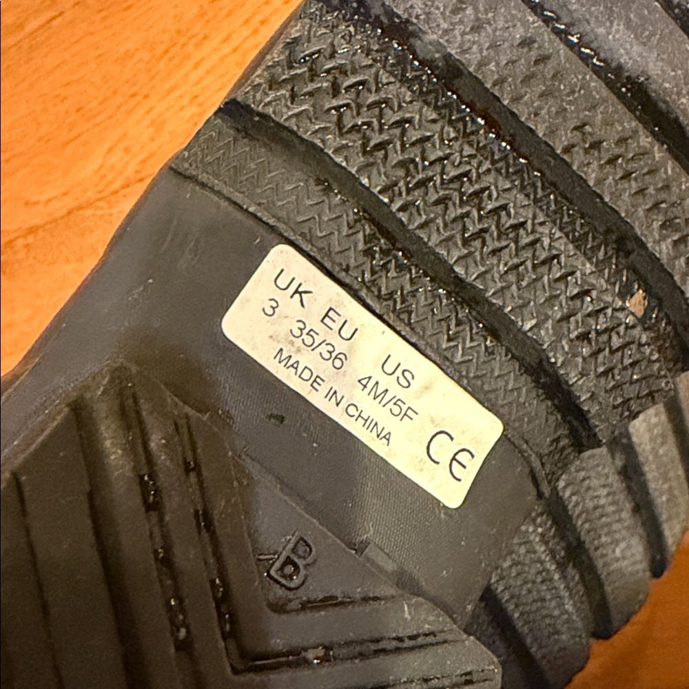 Hunter Classic Black Waterproof Boots - Picture 10 of 10